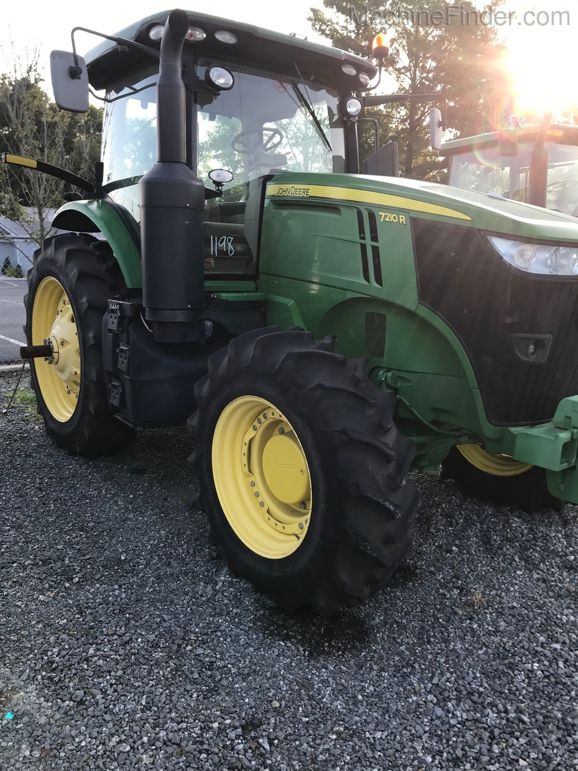 2014 John Deere 7210R Image 2