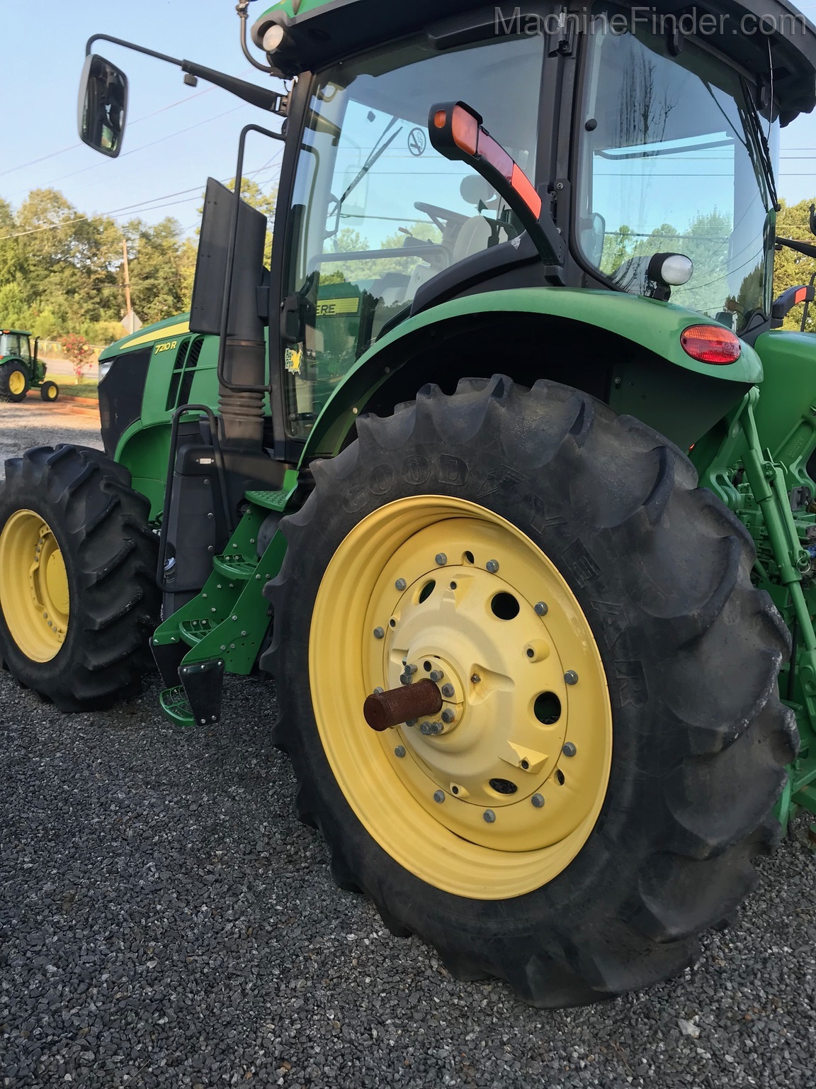2014 John Deere 7210R Image 5