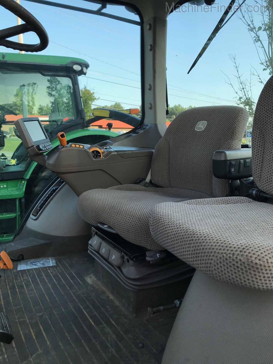 2014 John Deere 7210R Image 8