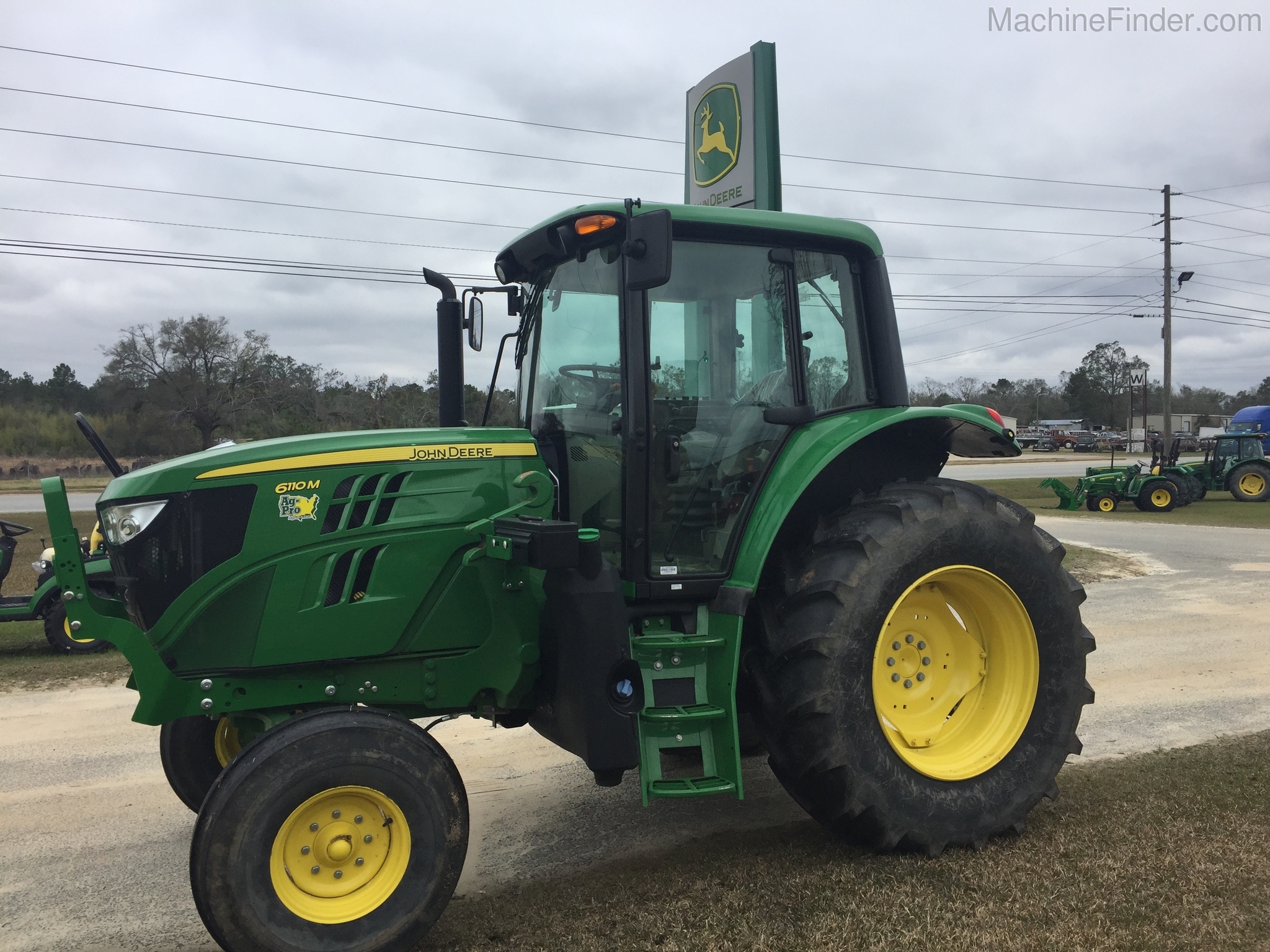 2017 John Deere 6110M Image 1