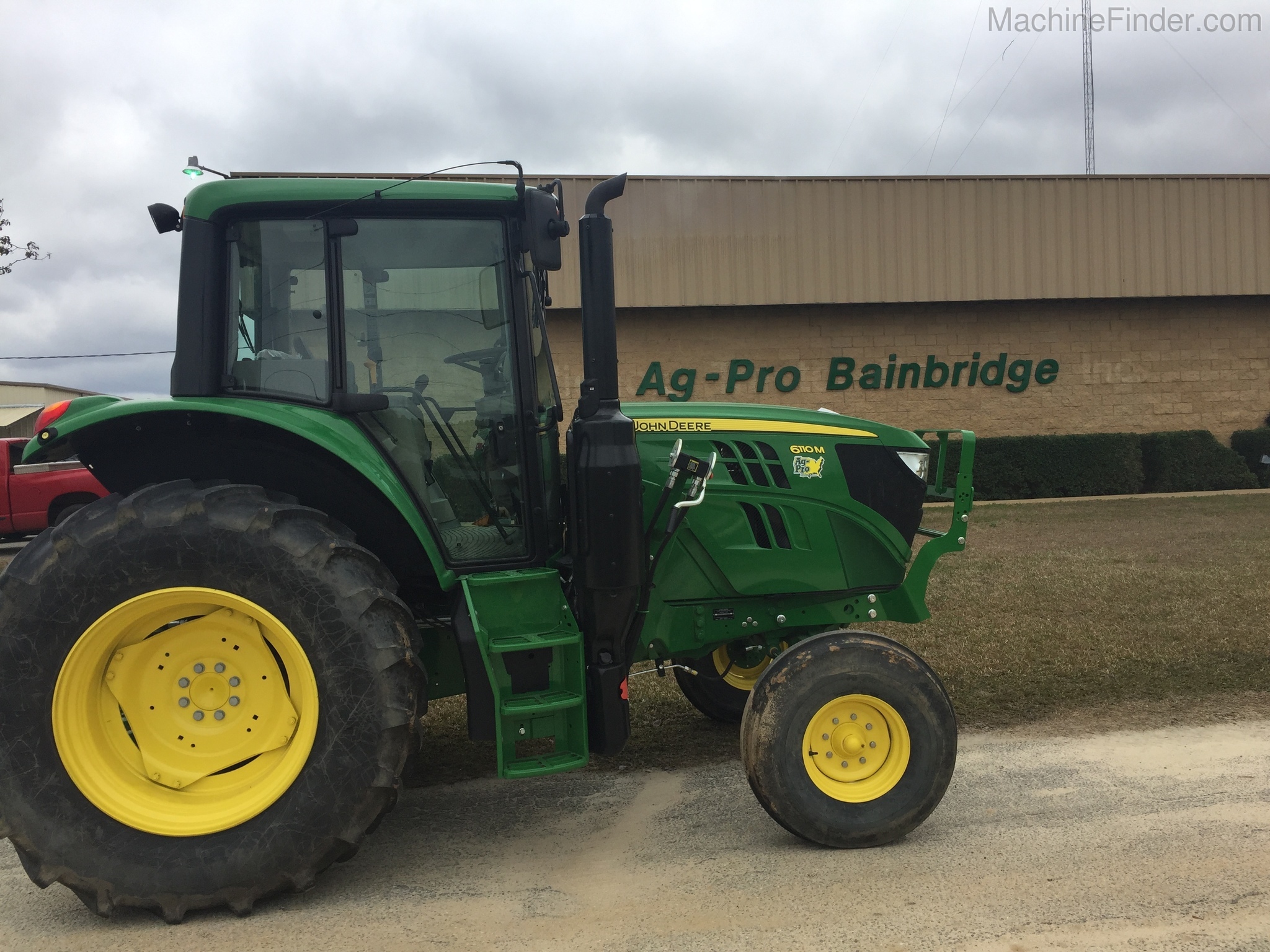 2017 John Deere 6110M Image 2