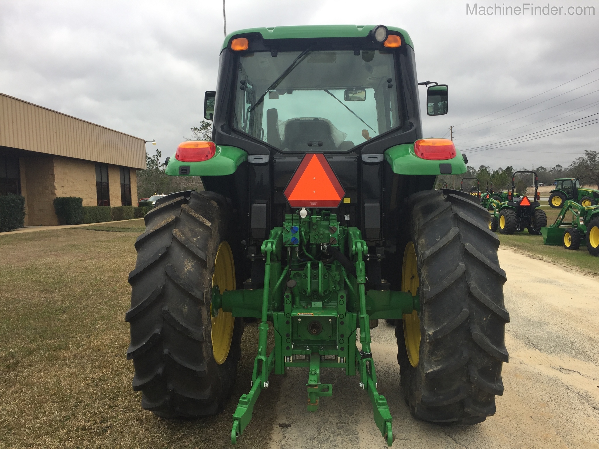 2017 John Deere 6110M Image 6