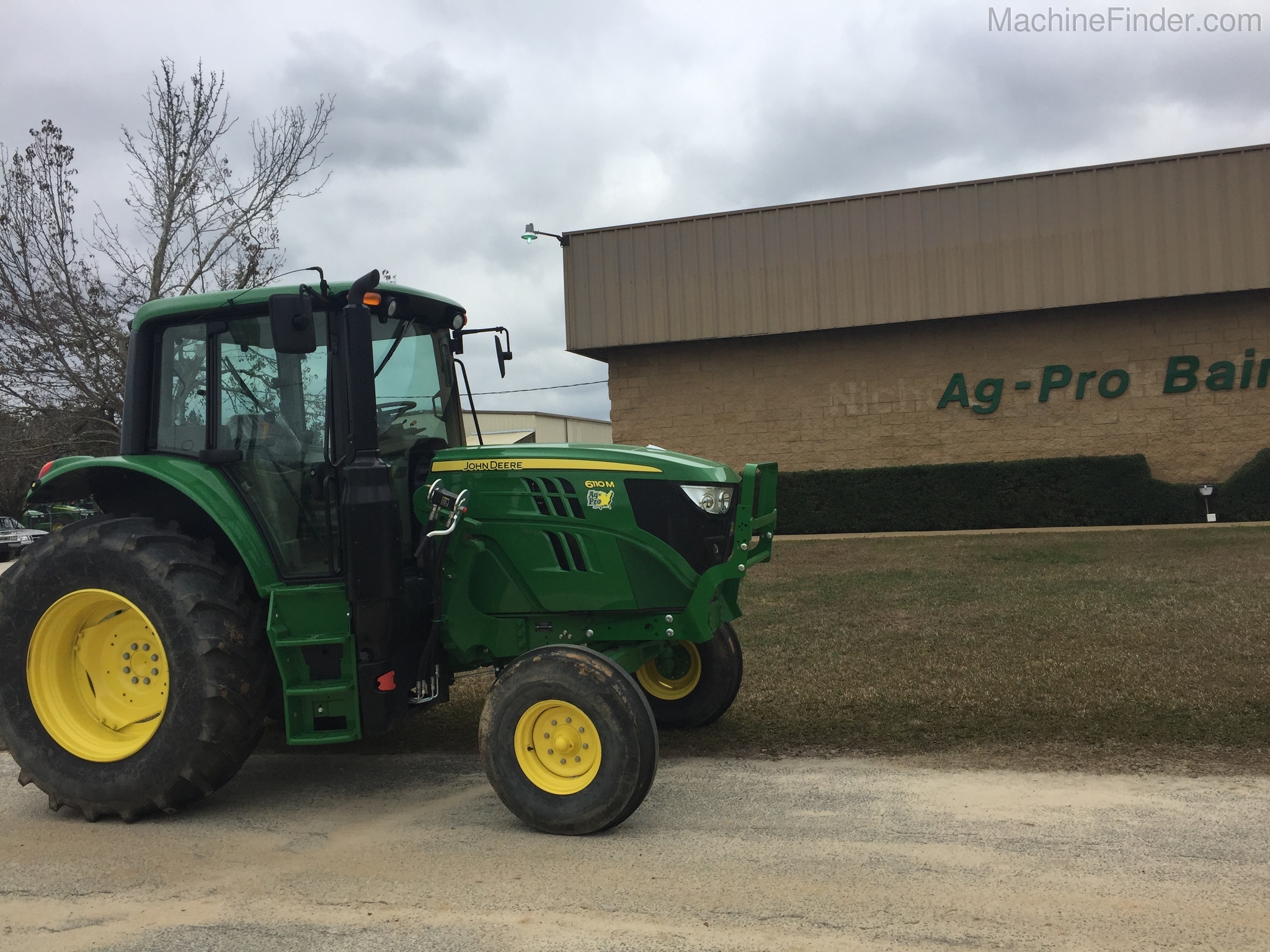 2017 John Deere 6110M Image 3