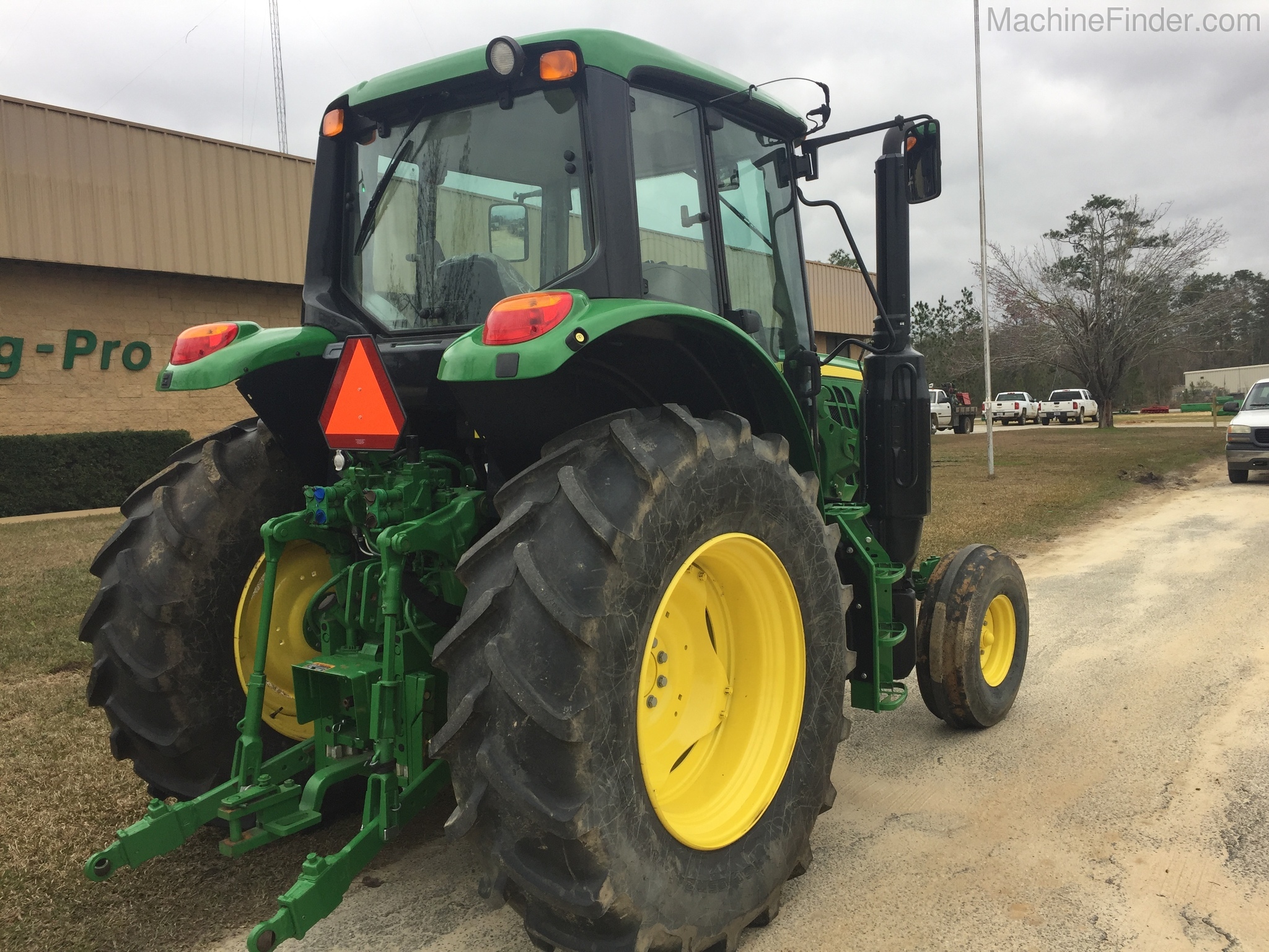 2017 John Deere 6110M Image 5