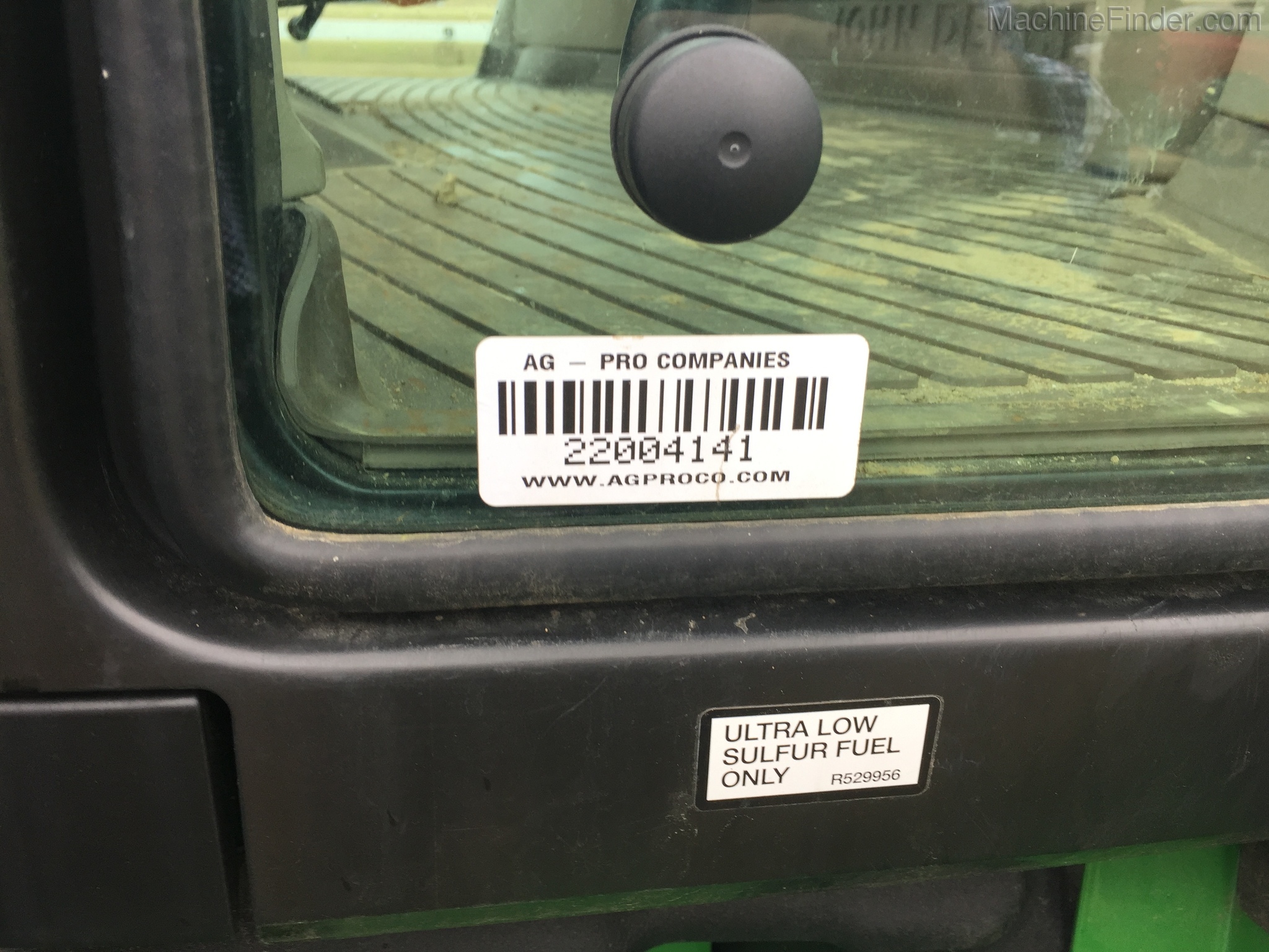 2017 John Deere 6110M Image 9
