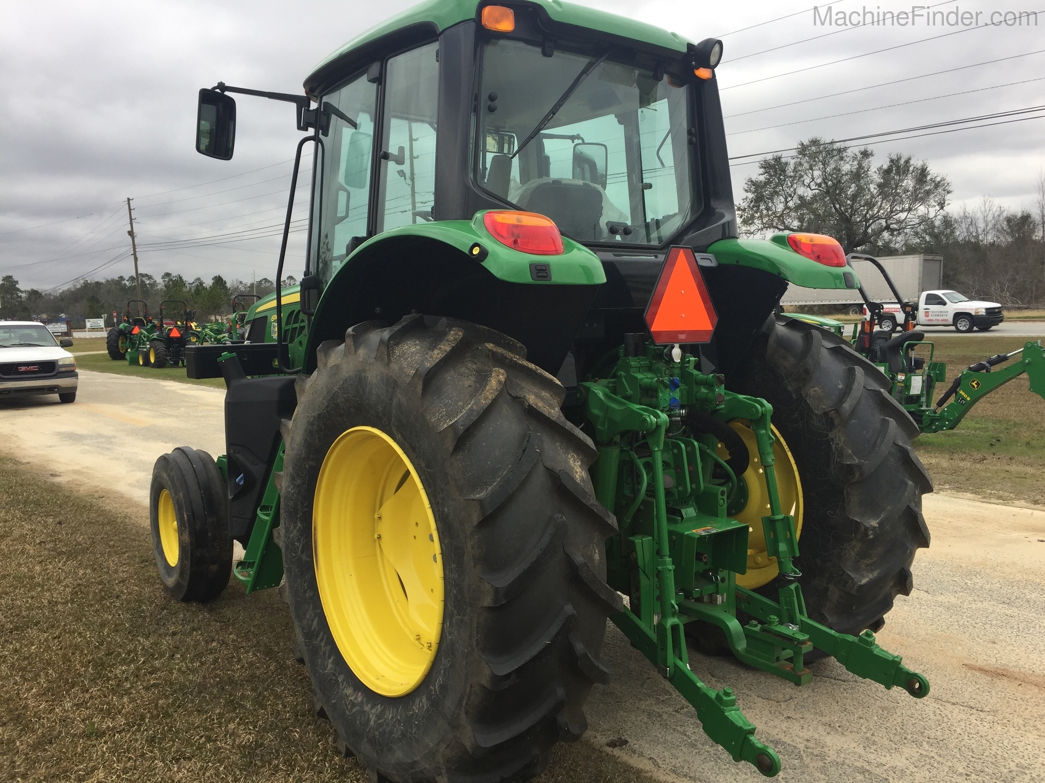 2017 John Deere 6110M Image 8