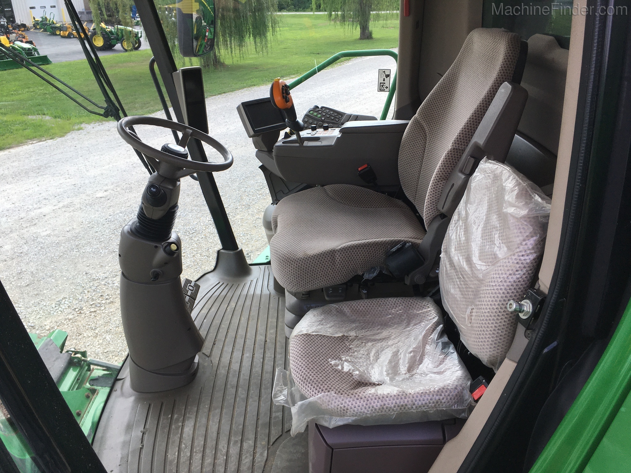 2012 John Deere S680 Image 16