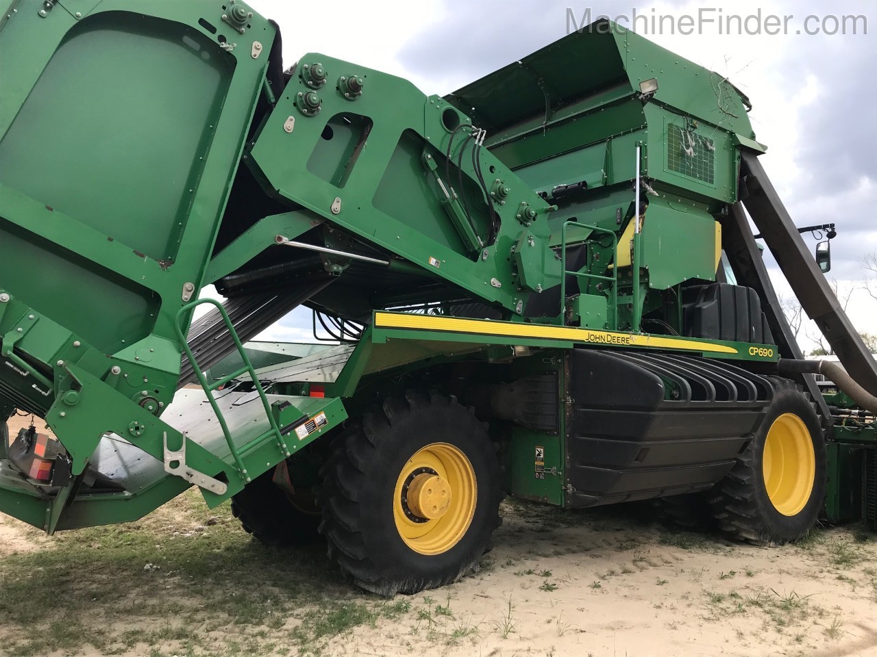 2015 John Deere CP690 Image 4