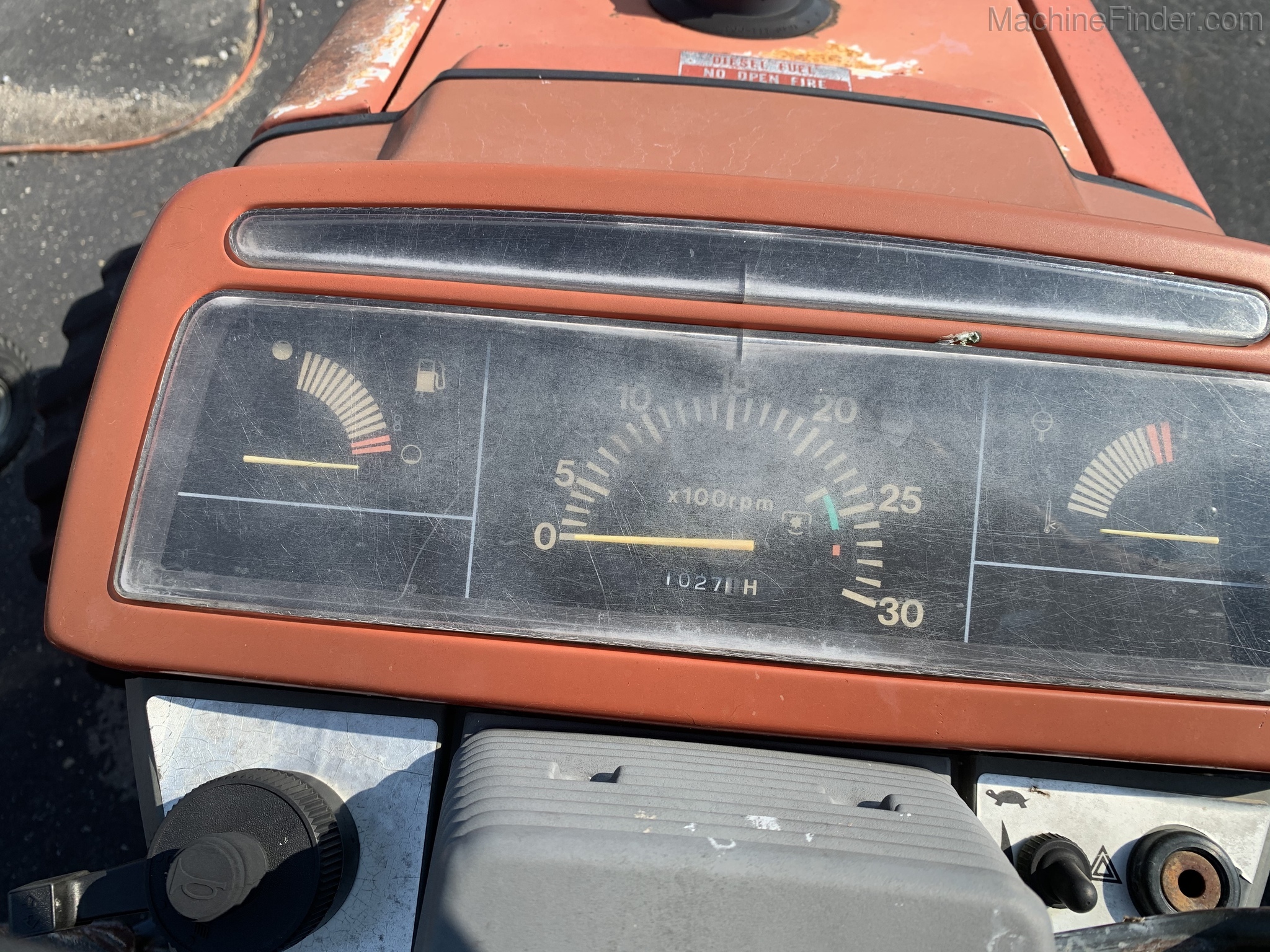 Massey Ferguson 1233 Image 7