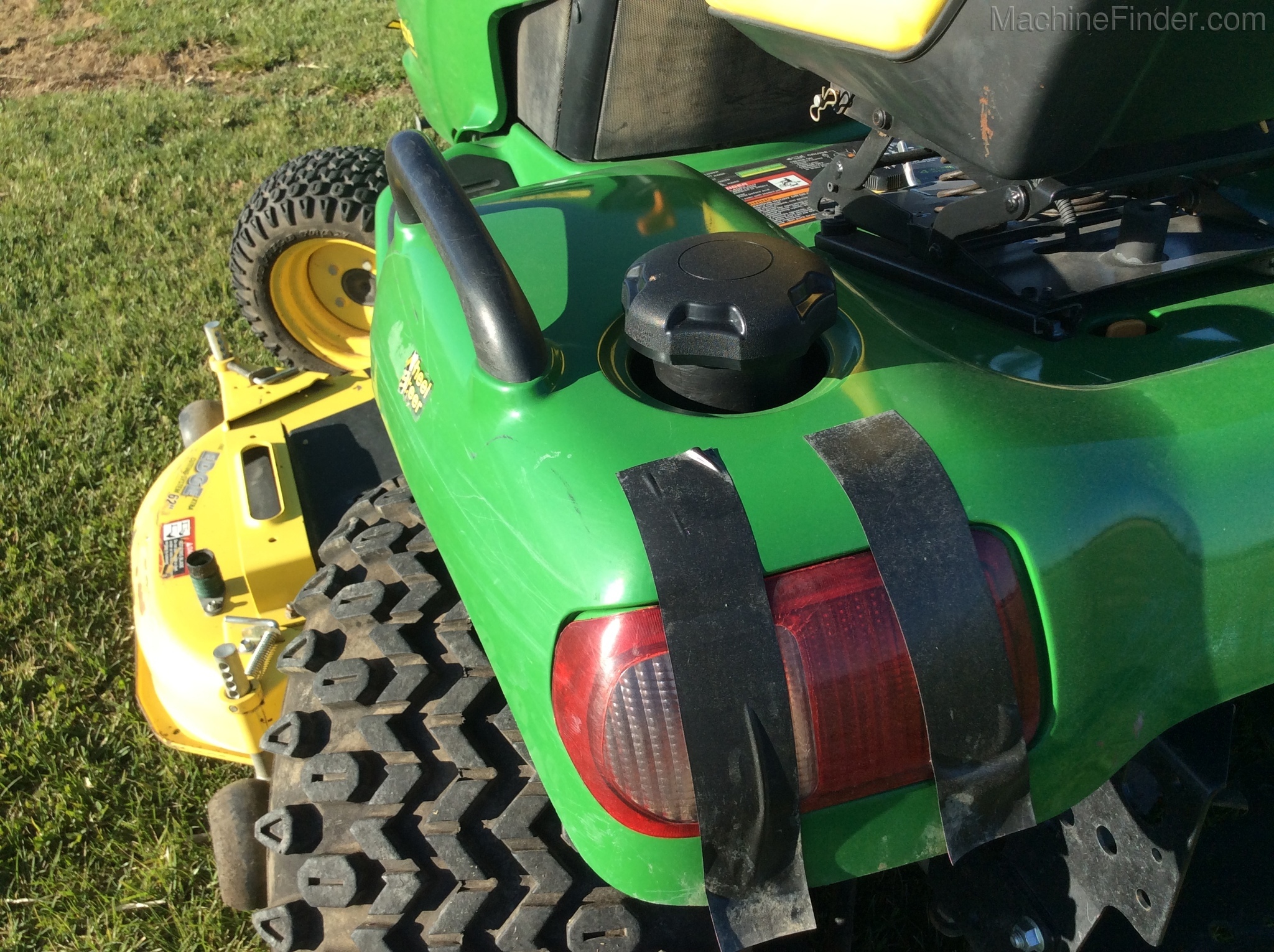 2012 John Deere X729 Image 9