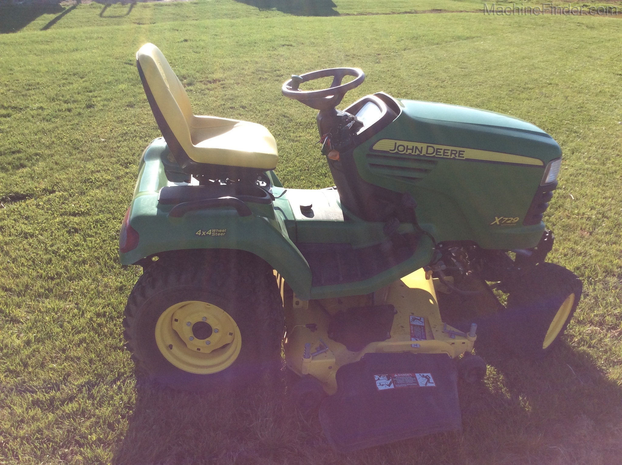 2012 John Deere X729 Image 5