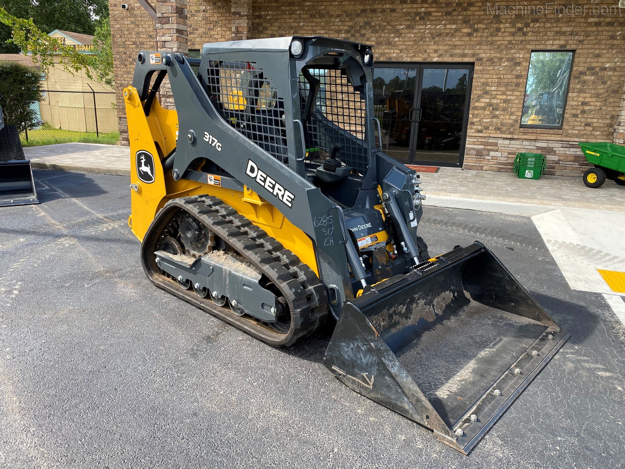 2020 John Deere 317G Image 2