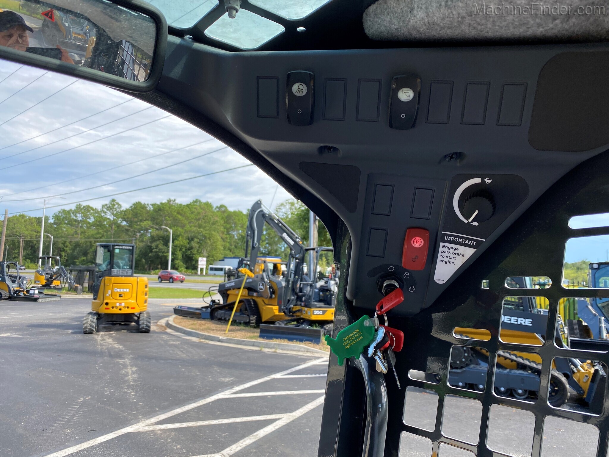 2020 John Deere 317G Image 5