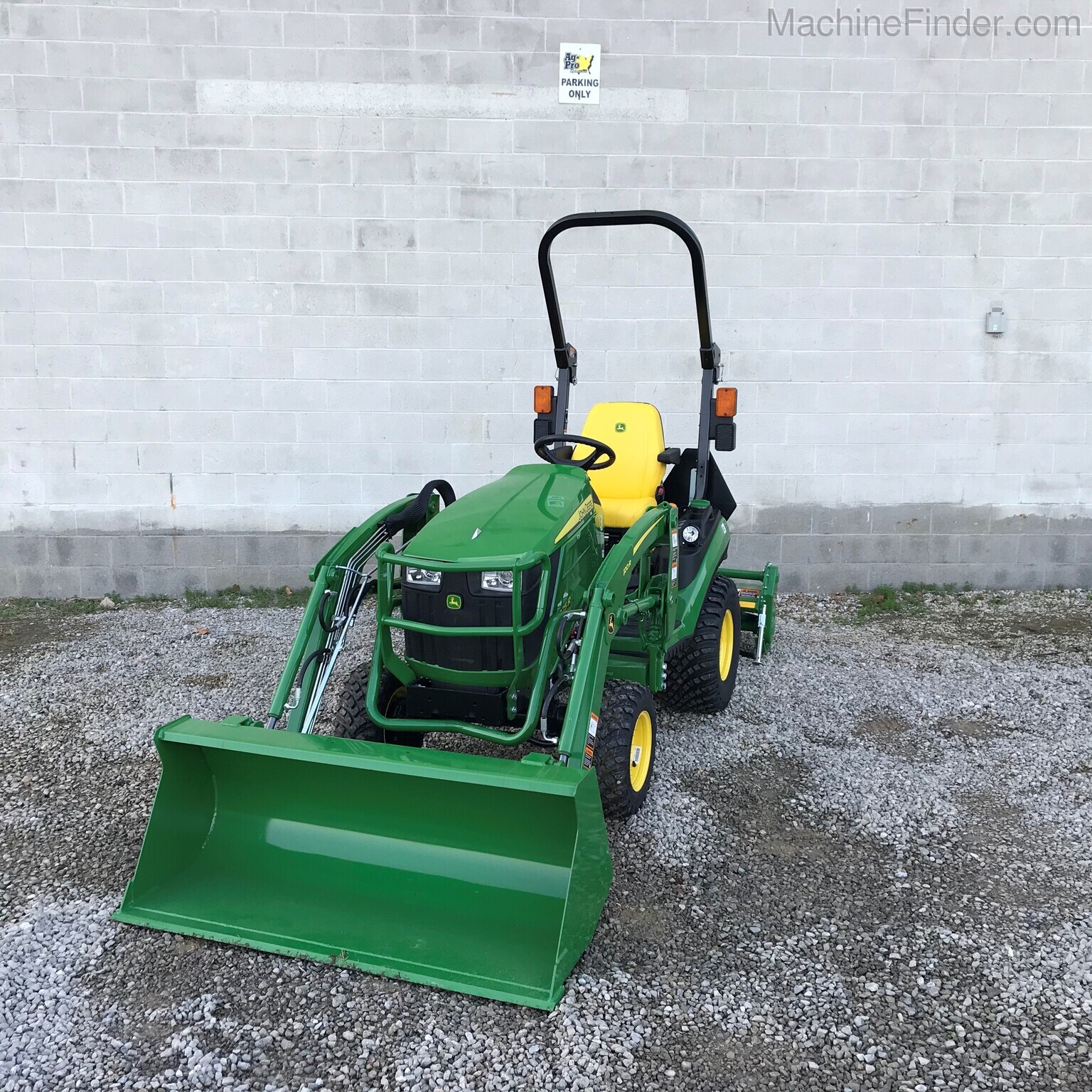2020 John Deere 1025R Image 1