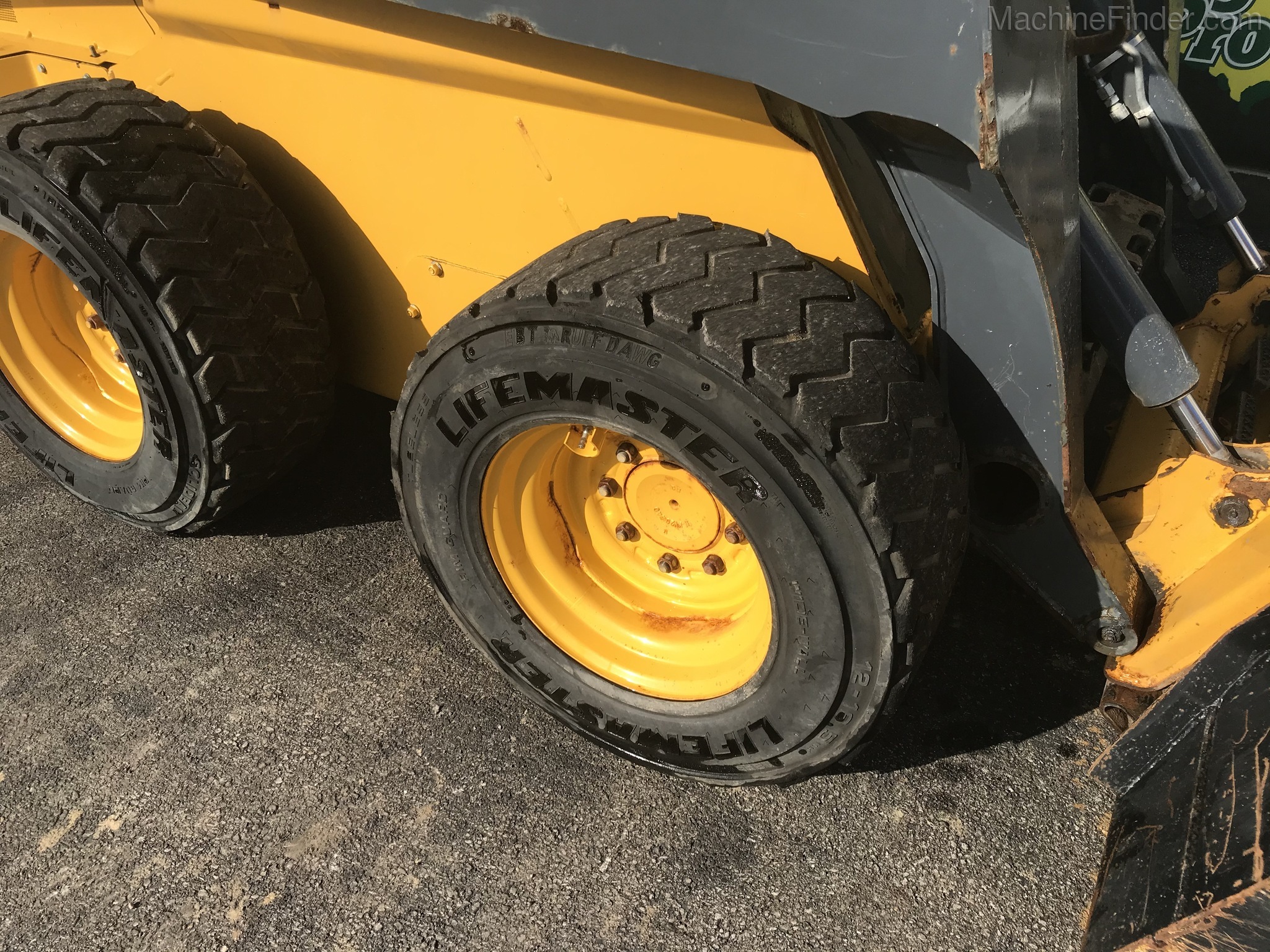 2017 John Deere 324E Image 6