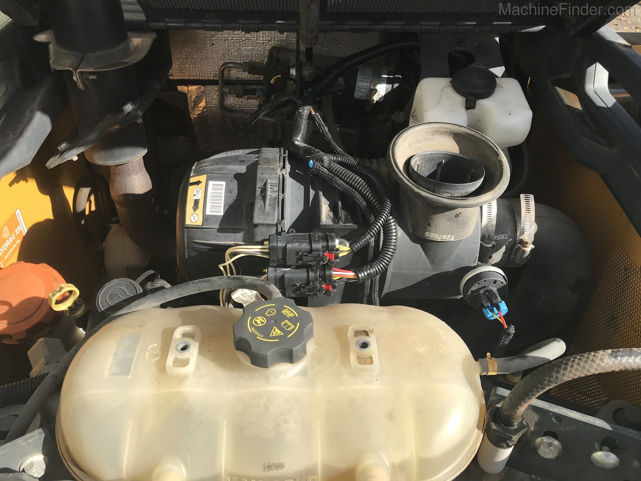 2017 John Deere 324E Image 11