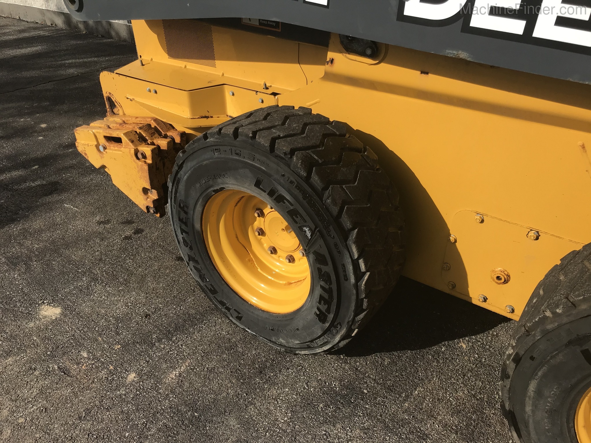 2017 John Deere 324E Image 7