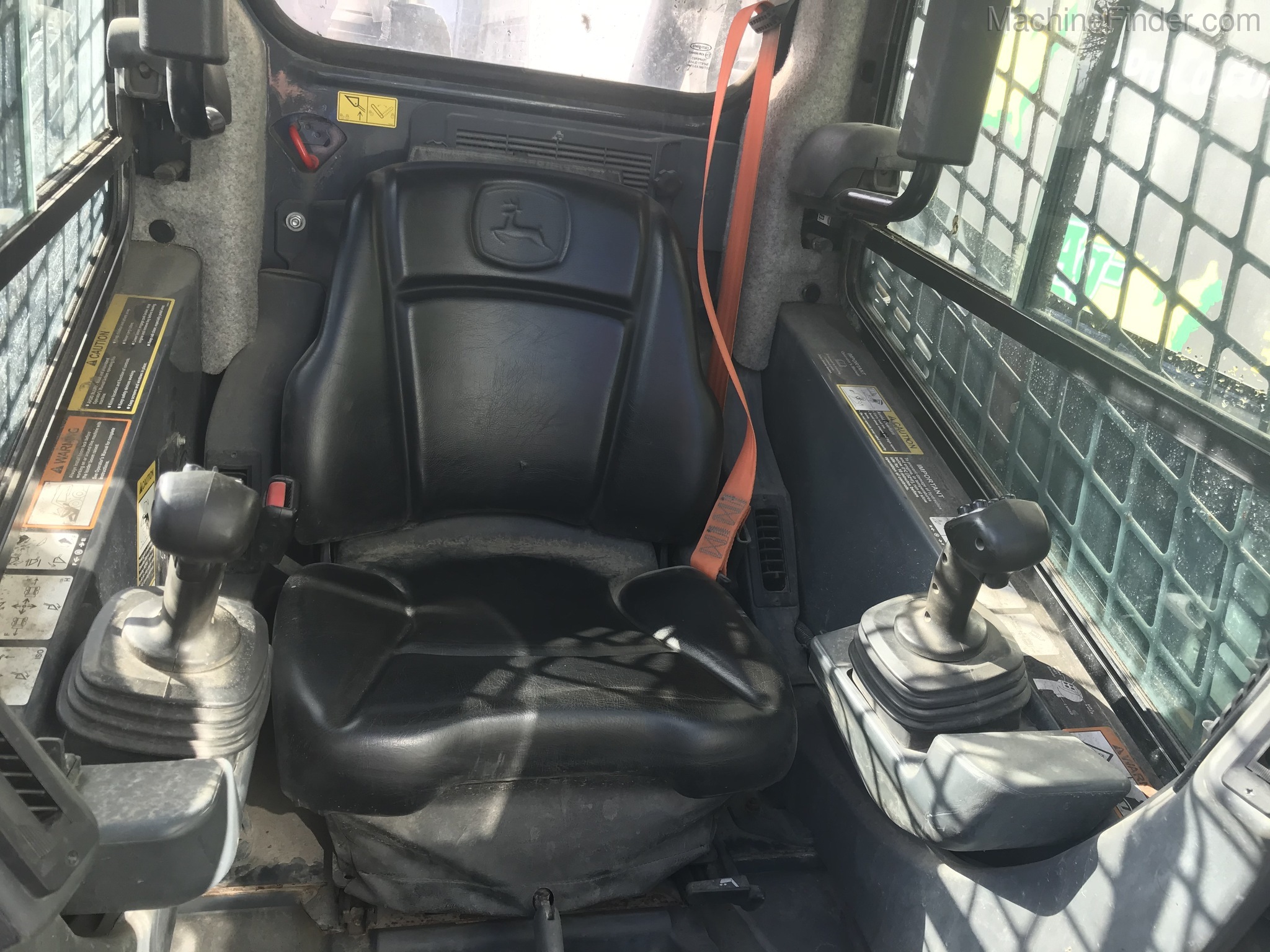 2017 John Deere 324E Image 12