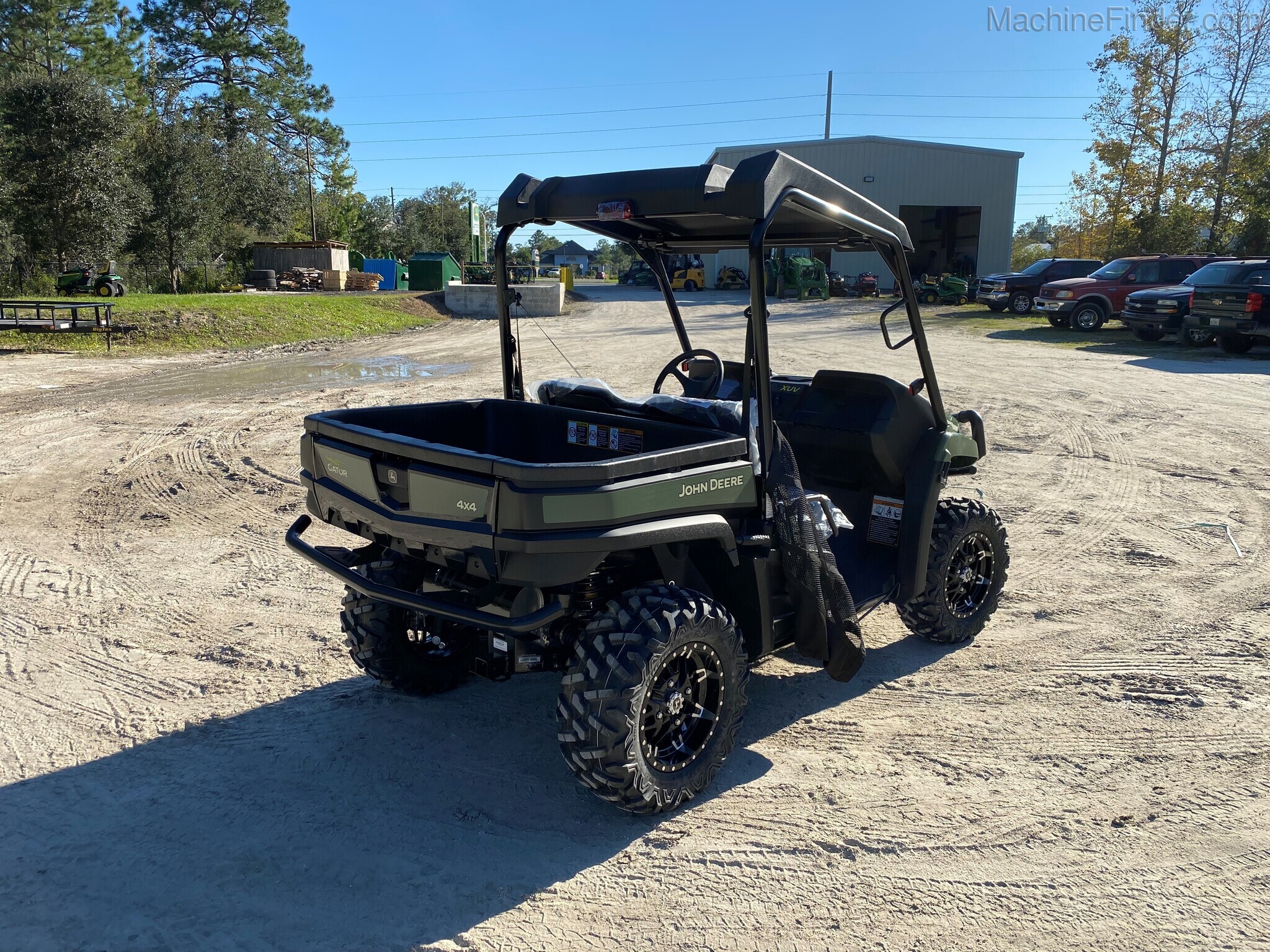 2021 John Deere 590M Image 6