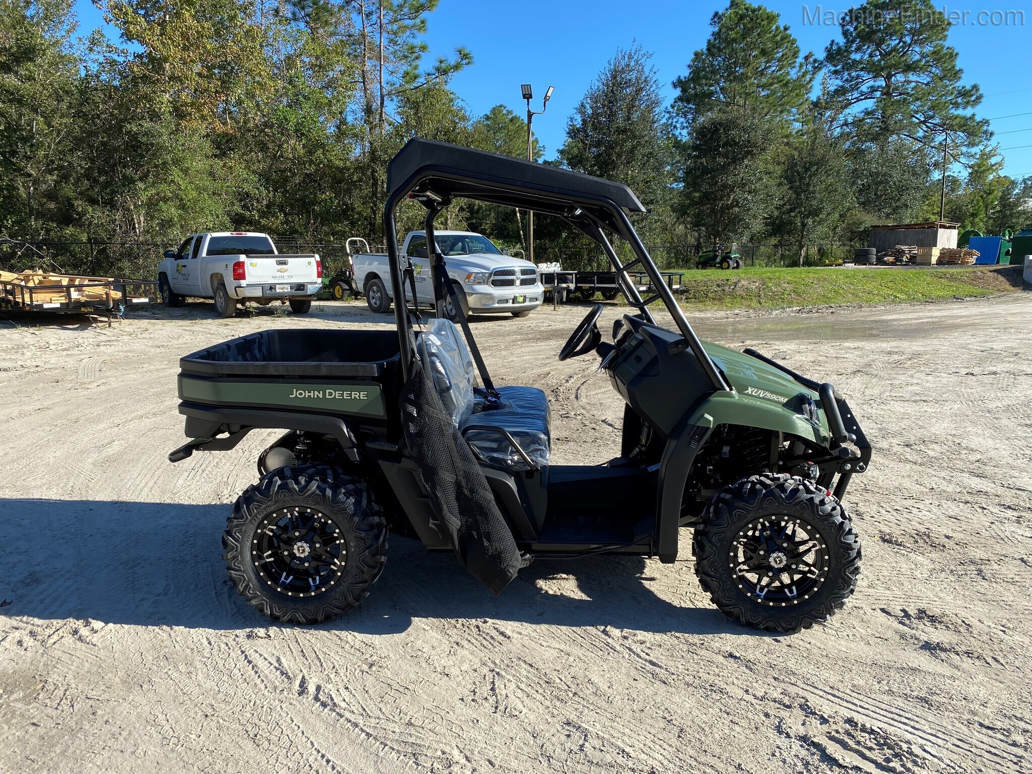 2021 John Deere 590M Image 5