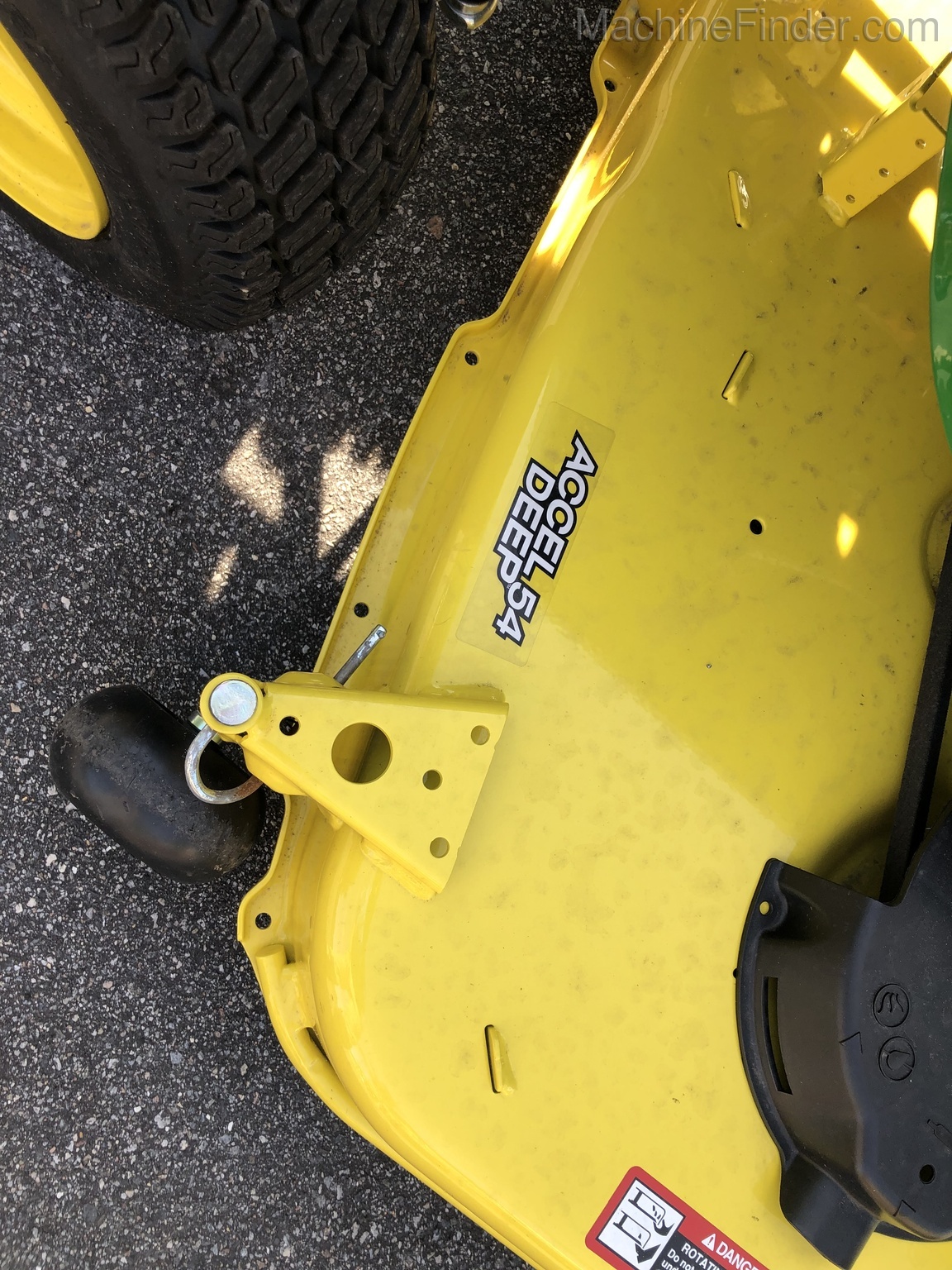 2021 John Deere X590 Image 3