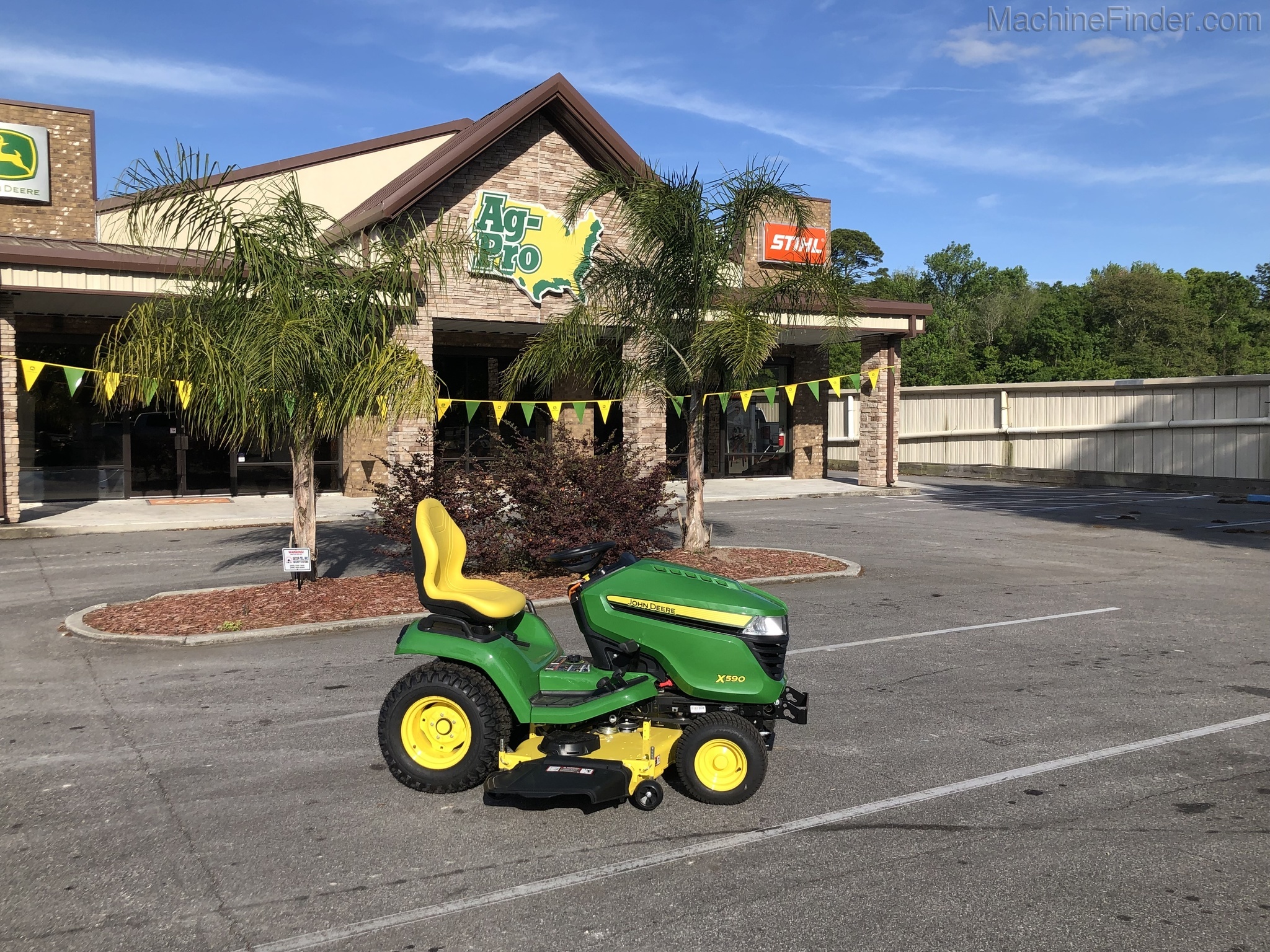 2021 John Deere X590 Image 2