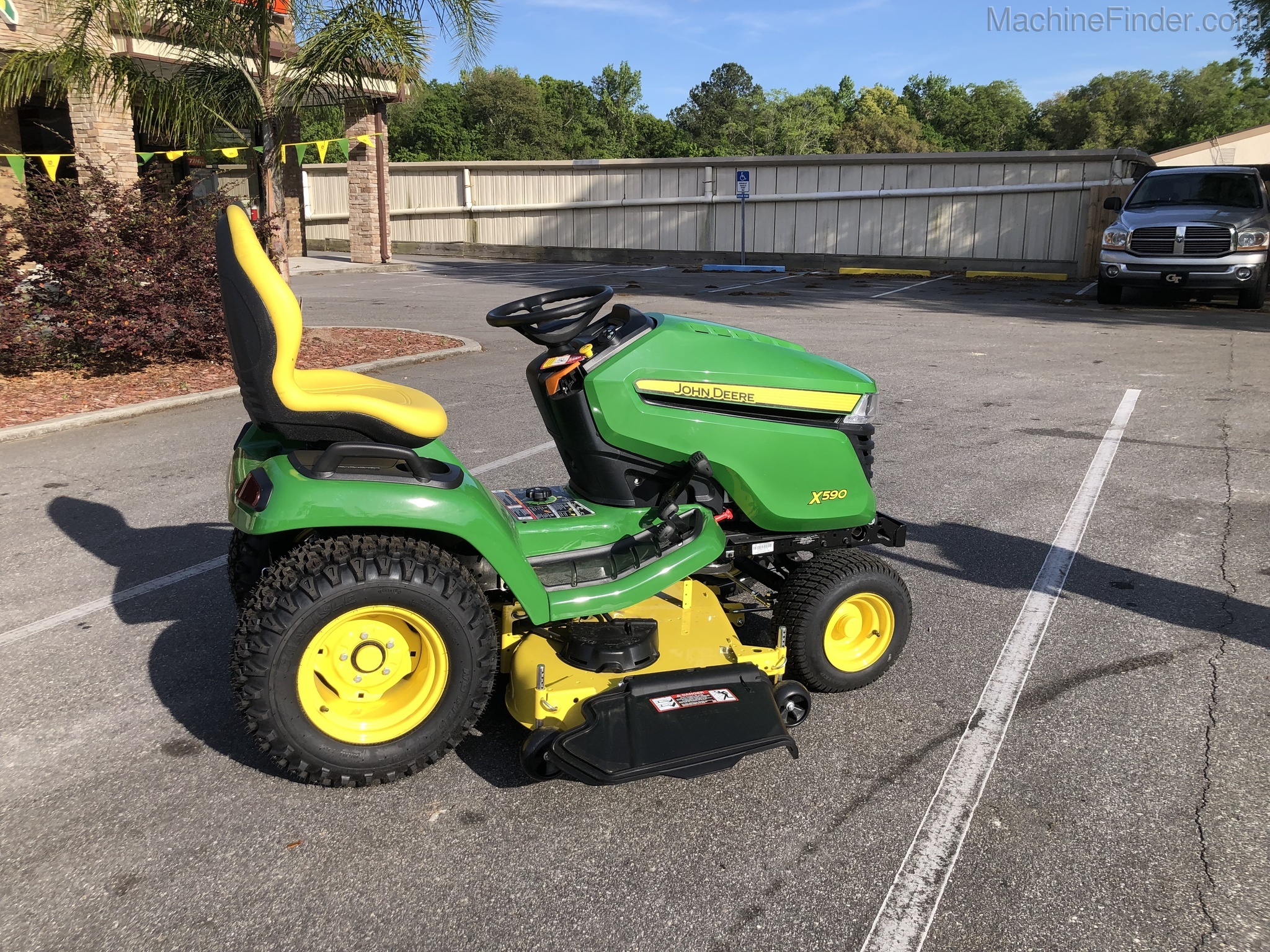2021 John Deere X590 Image 5
