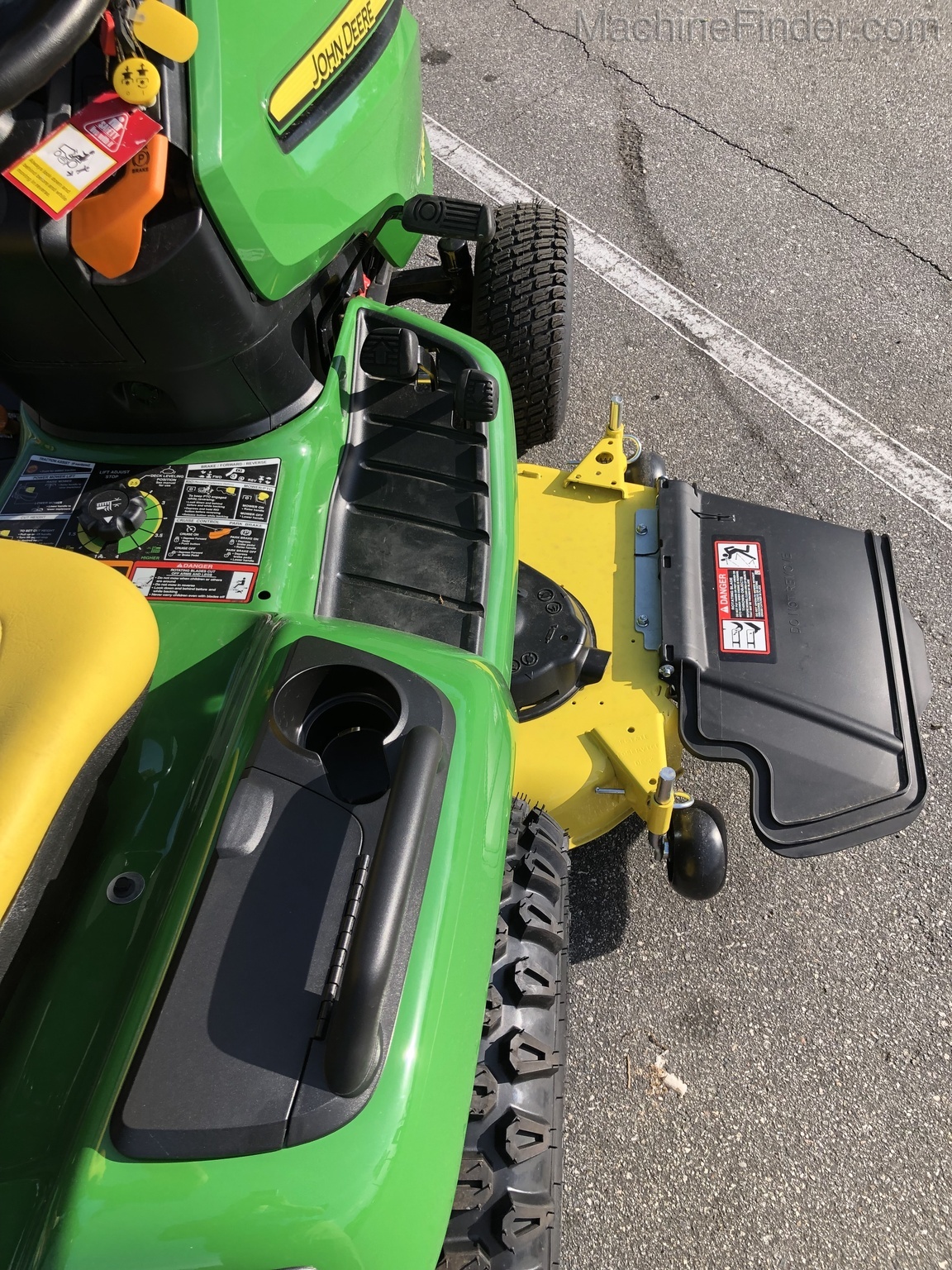 2021 John Deere X590 Image 7