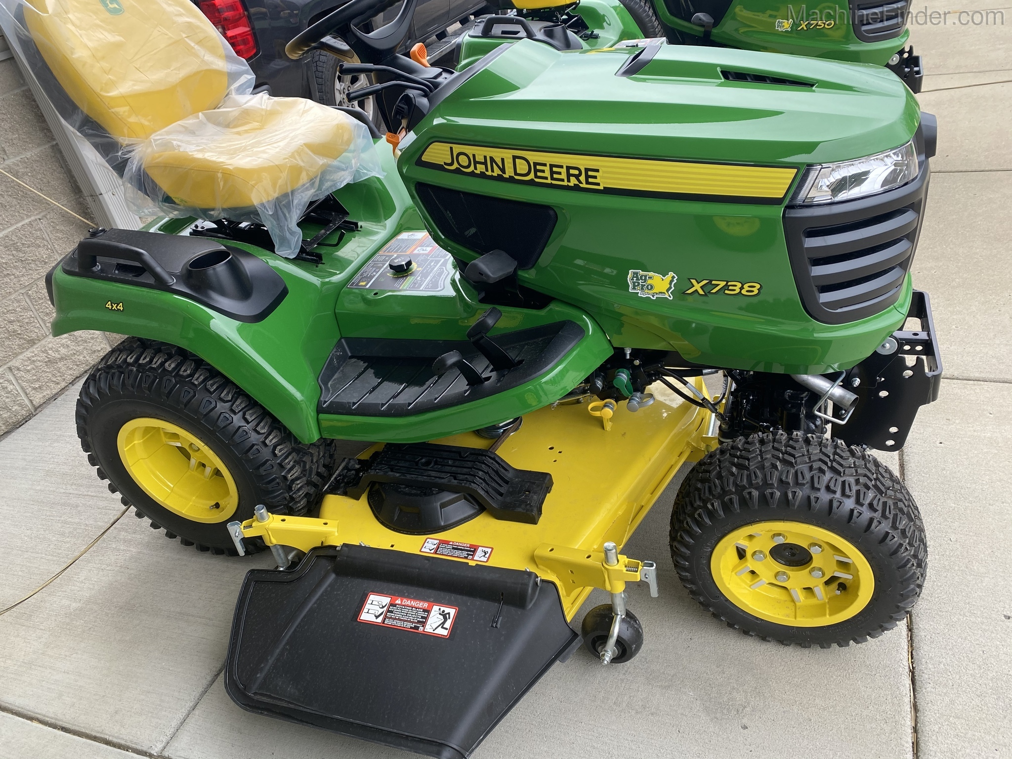 2021 John Deere X758 Image 3