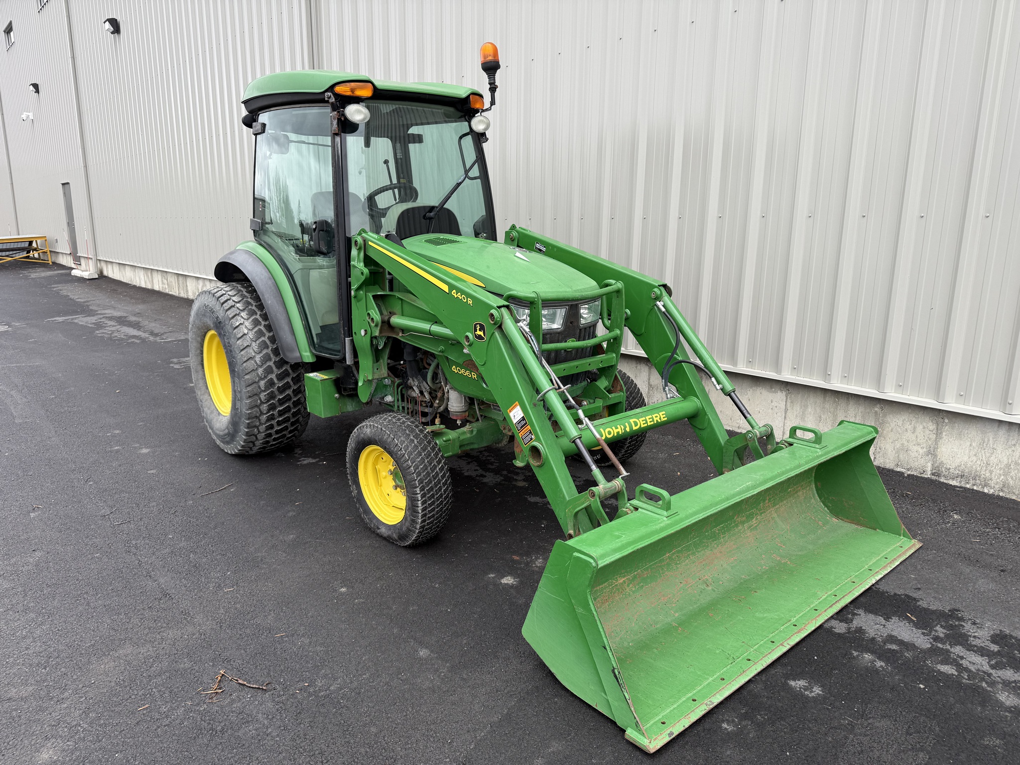 2016 John Deere 4066R Image 6