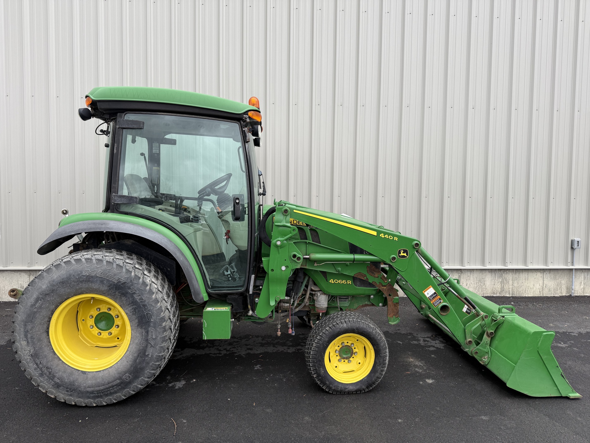 2016 John Deere 4066R Image 1