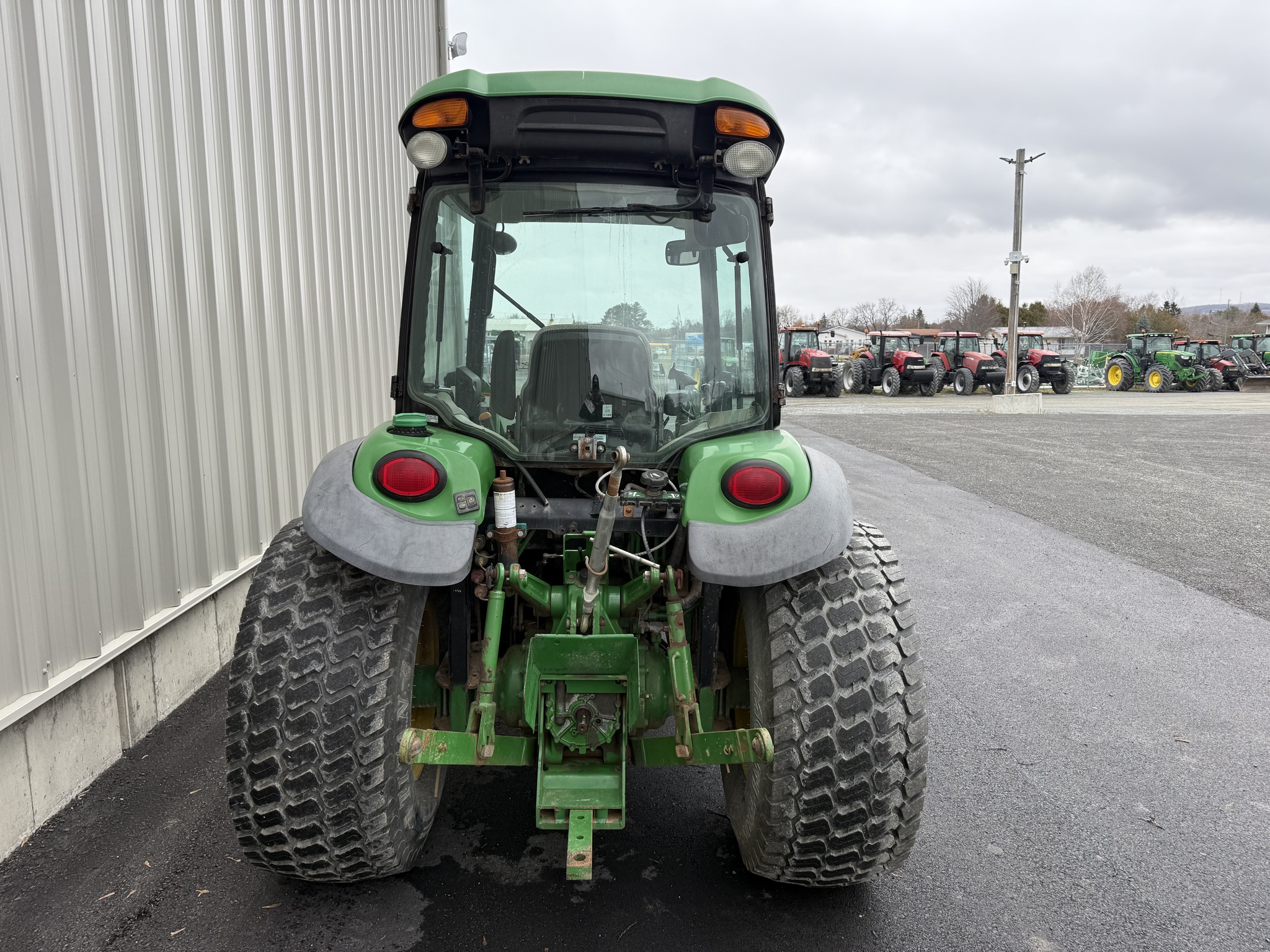 2016 John Deere 4066R Image 4