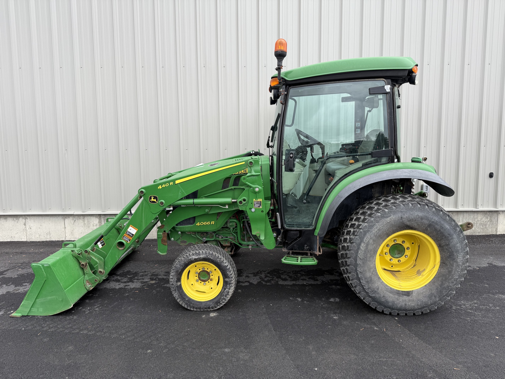 2016 John Deere 4066R Image 3