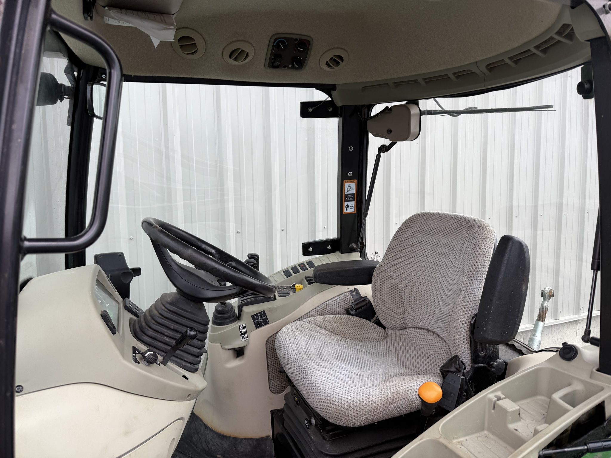 2016 John Deere 4066R Image 13