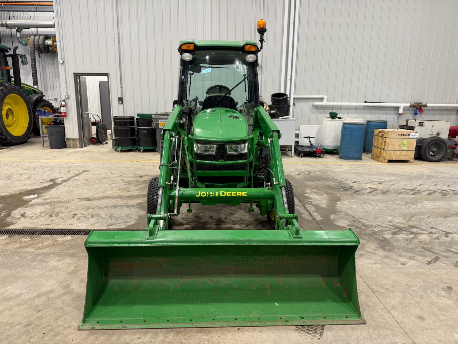 2016 John Deere 4066R Image 9