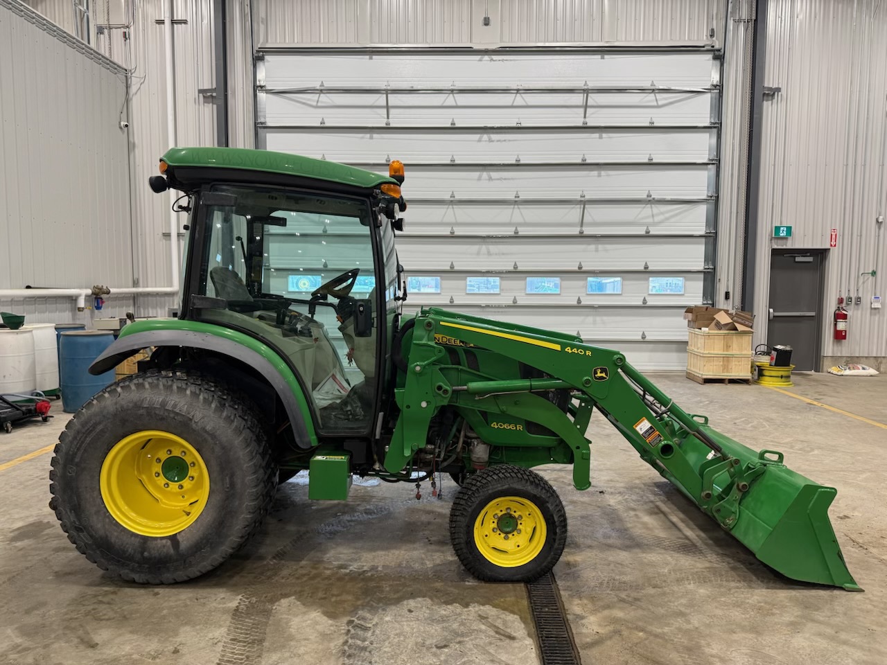 2016 John Deere 4066R Image 6