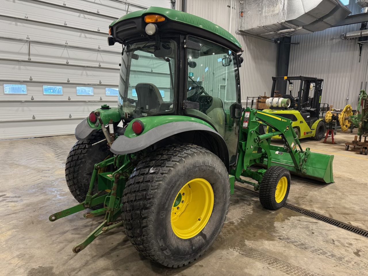 2016 John Deere 4066R Image 5