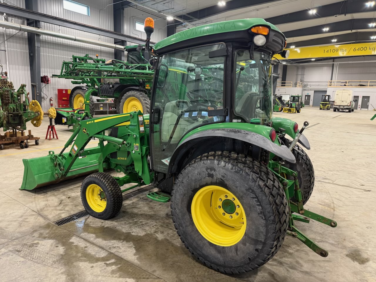 2016 John Deere 4066R Image 2