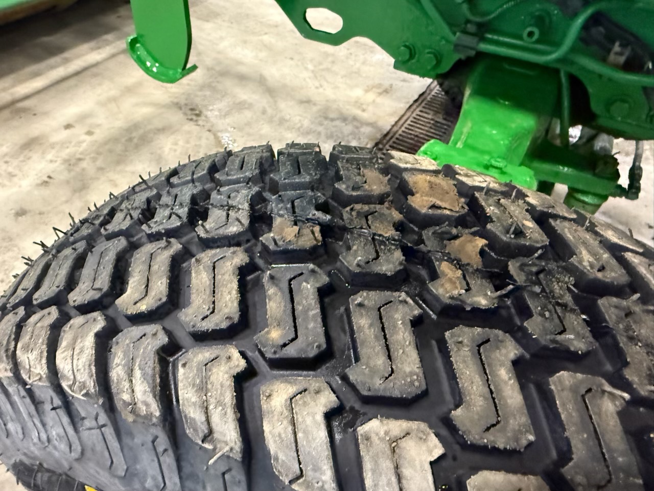 2016 John Deere 4066R Image 23