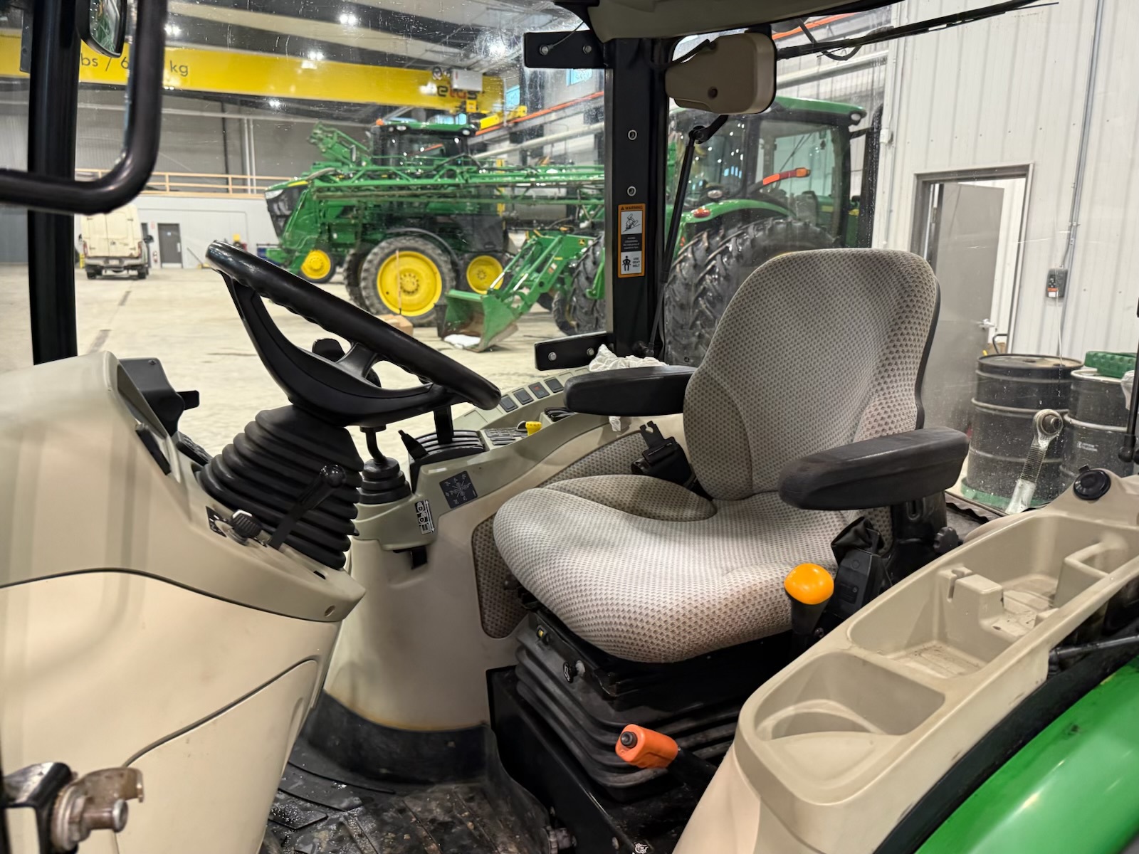 2016 John Deere 4066R Image 26