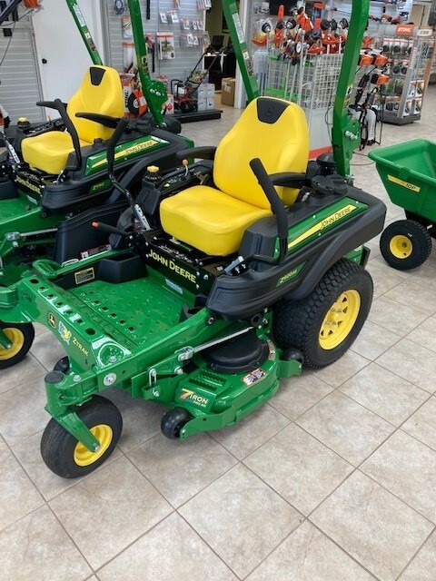 2025 John Deere Z920M Image 2