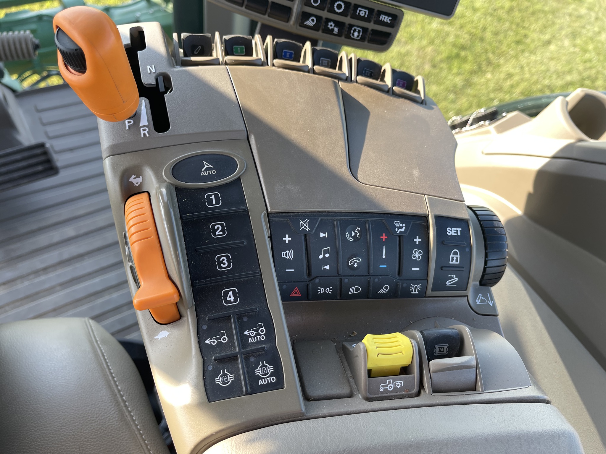 2023 John Deere 8RX 410 at Heritage Tractor in Quincy, IL