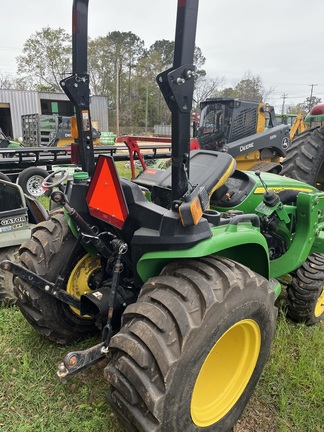 John Deere 3025E Photo 4