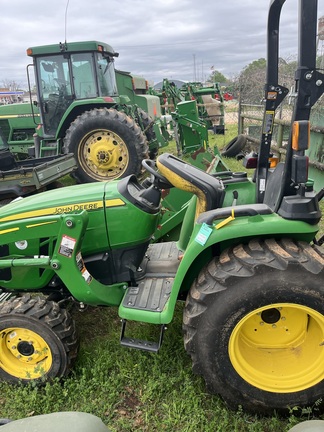 John Deere 3025E Photo 5