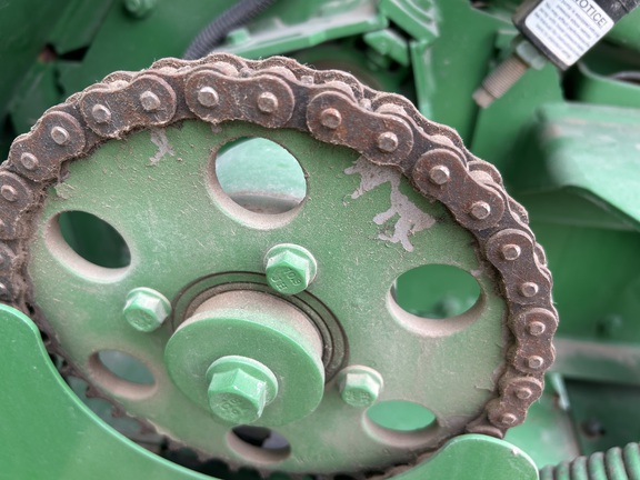 2021 John Deere 560M (19th thumbnail)