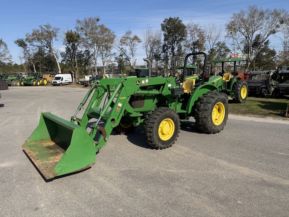 2017 John Deere 5055E Photo 2