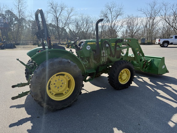 2017 John Deere 5055E Photo 5