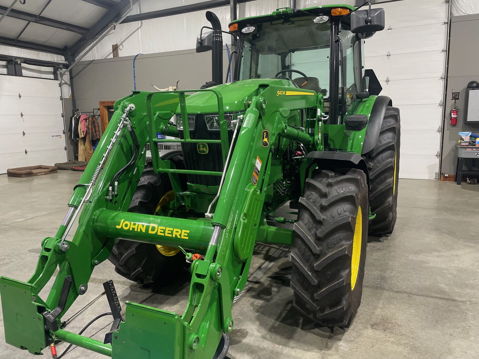 2023 John Deere 6135E Cab Image 1