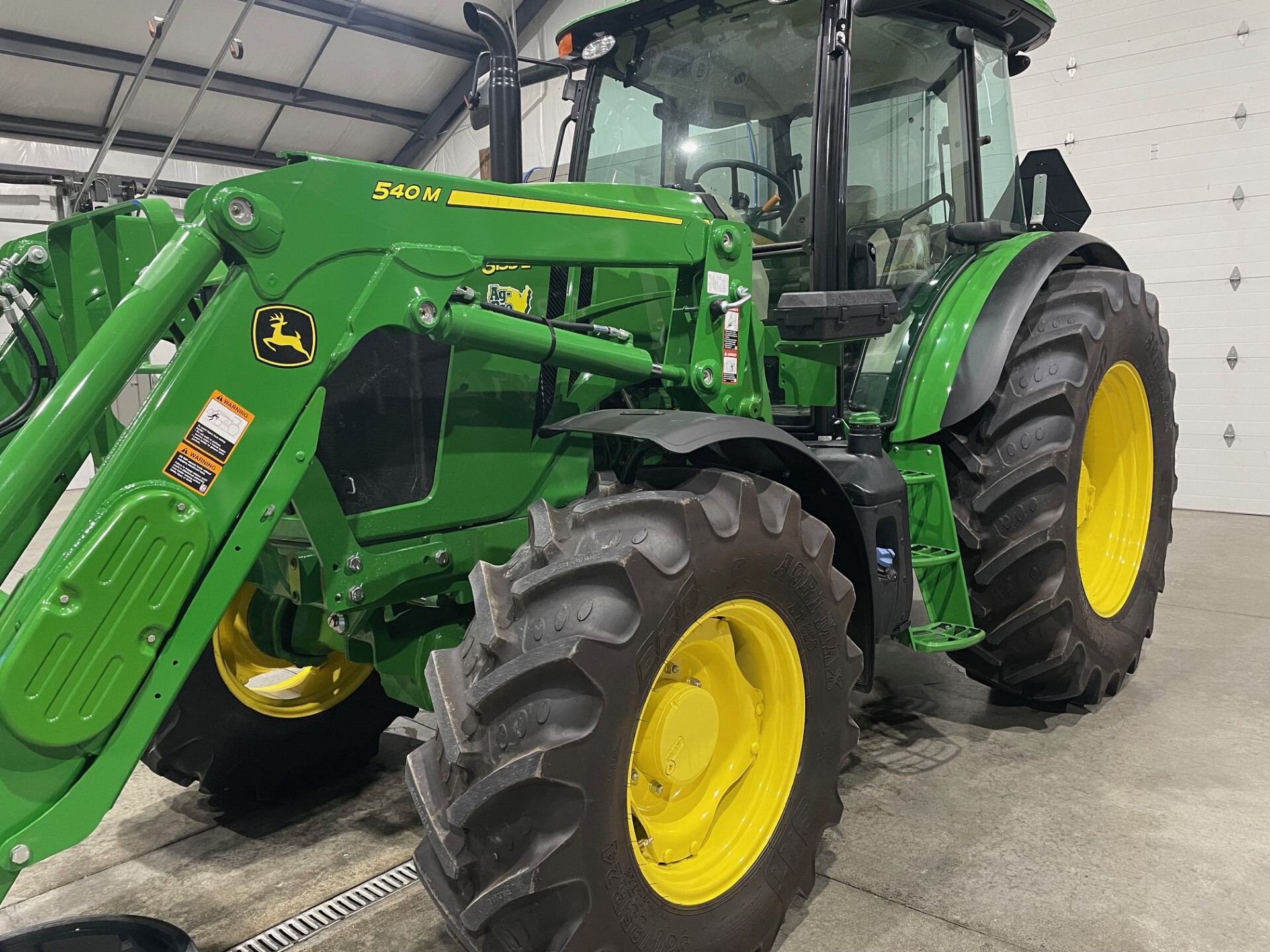 2023 John Deere 6135E Cab Image 3