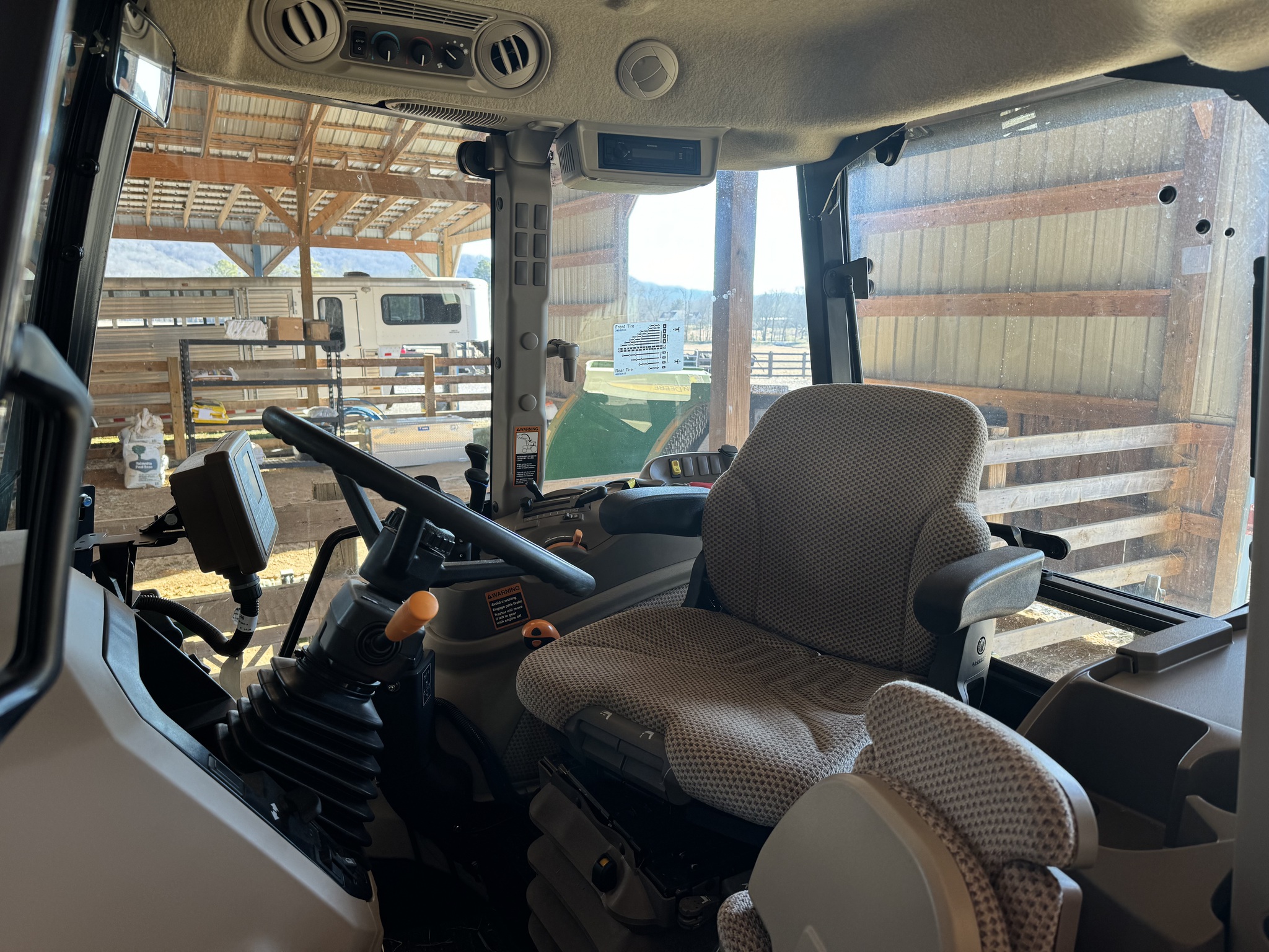 2023 John Deere 6135E Cab Image 8